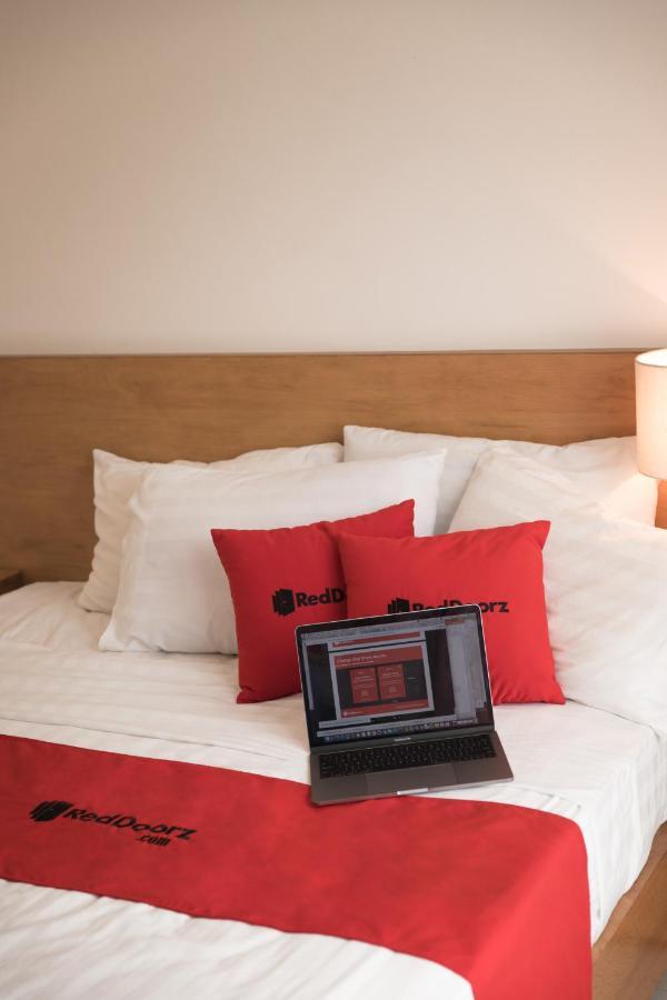 Hotel RedDoorz near ETown 4 Ho Chi Minh Zewnętrze zdjęcie