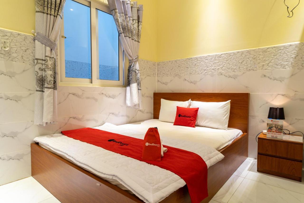 Hotel RedDoorz near ETown 4 Ho Chi Minh Zewnętrze zdjęcie